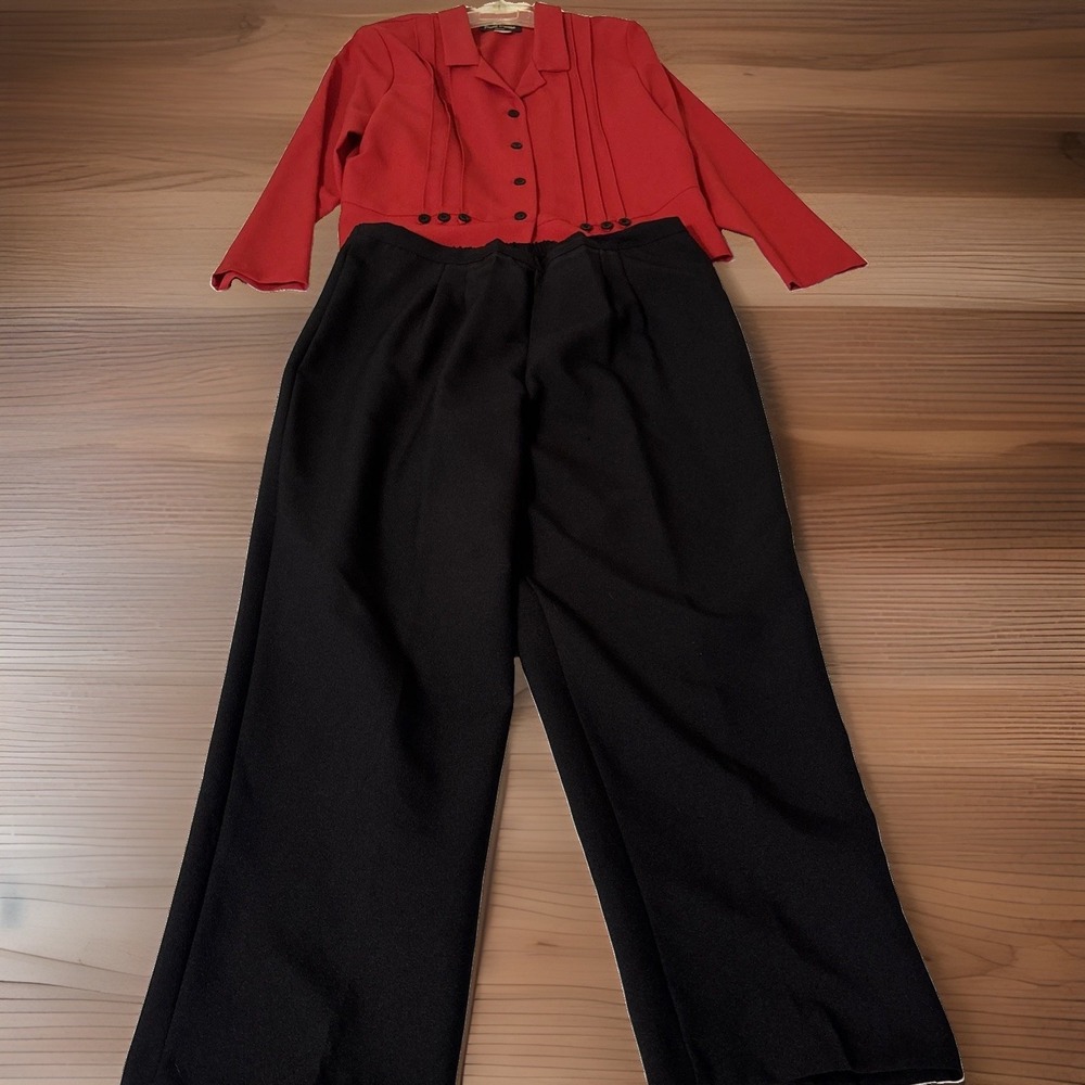Jamie Brooke Two Piece Pants Suit Red Pleated Blouse Black Wide Leg Pants 16MP